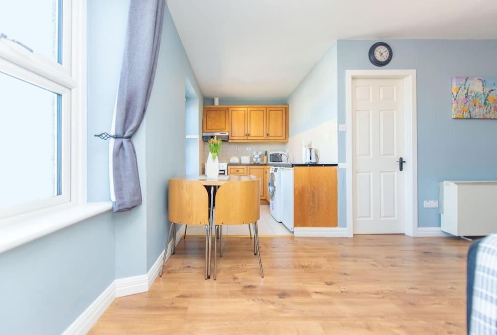 גלוואיי Clonbur House - Two Bedroom Village Apartment מראה חיצוני תמונה