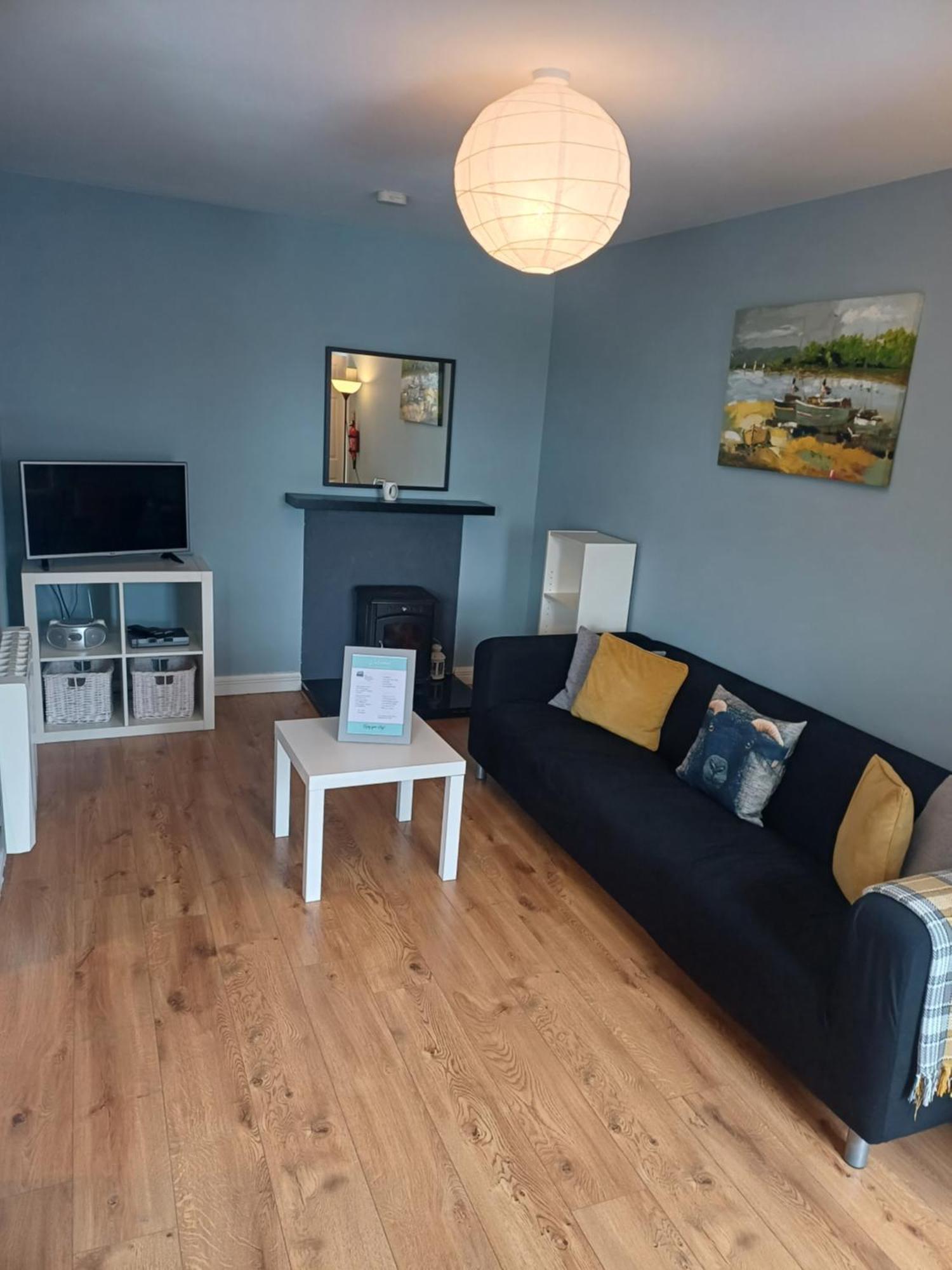 גלוואיי Clonbur House - Two Bedroom Village Apartment מראה חיצוני תמונה