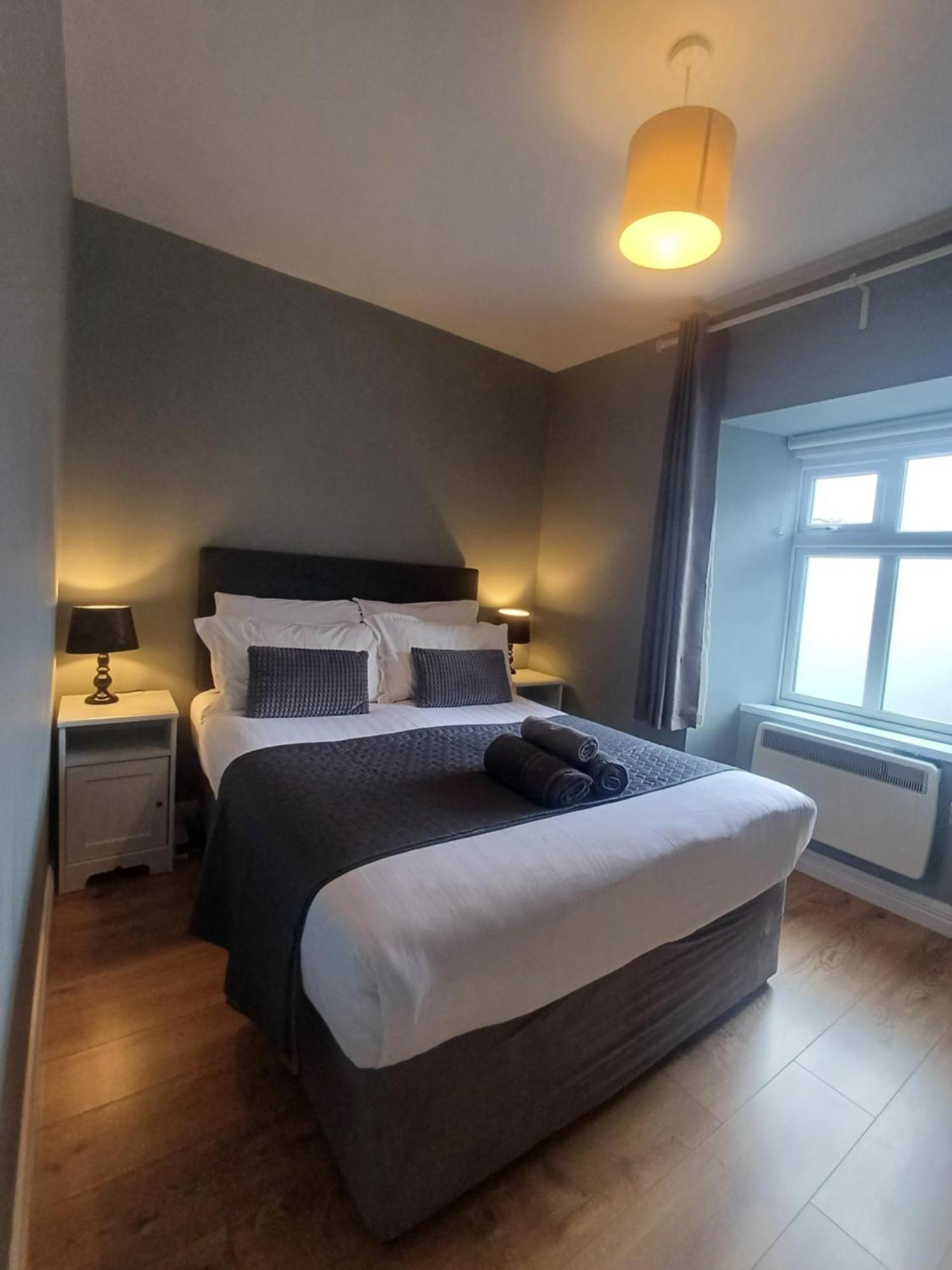 גלוואיי Clonbur House - Two Bedroom Village Apartment מראה חיצוני תמונה